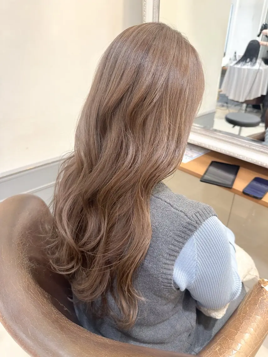 ロング カラー ベージュカラー ハイライトカラー ミルクティーベージュ ハイライト ロング カット ヘアカラー トリートメント ✨カラー支持No.1 🧸ワキ カナコ🧸のヘアスタイル