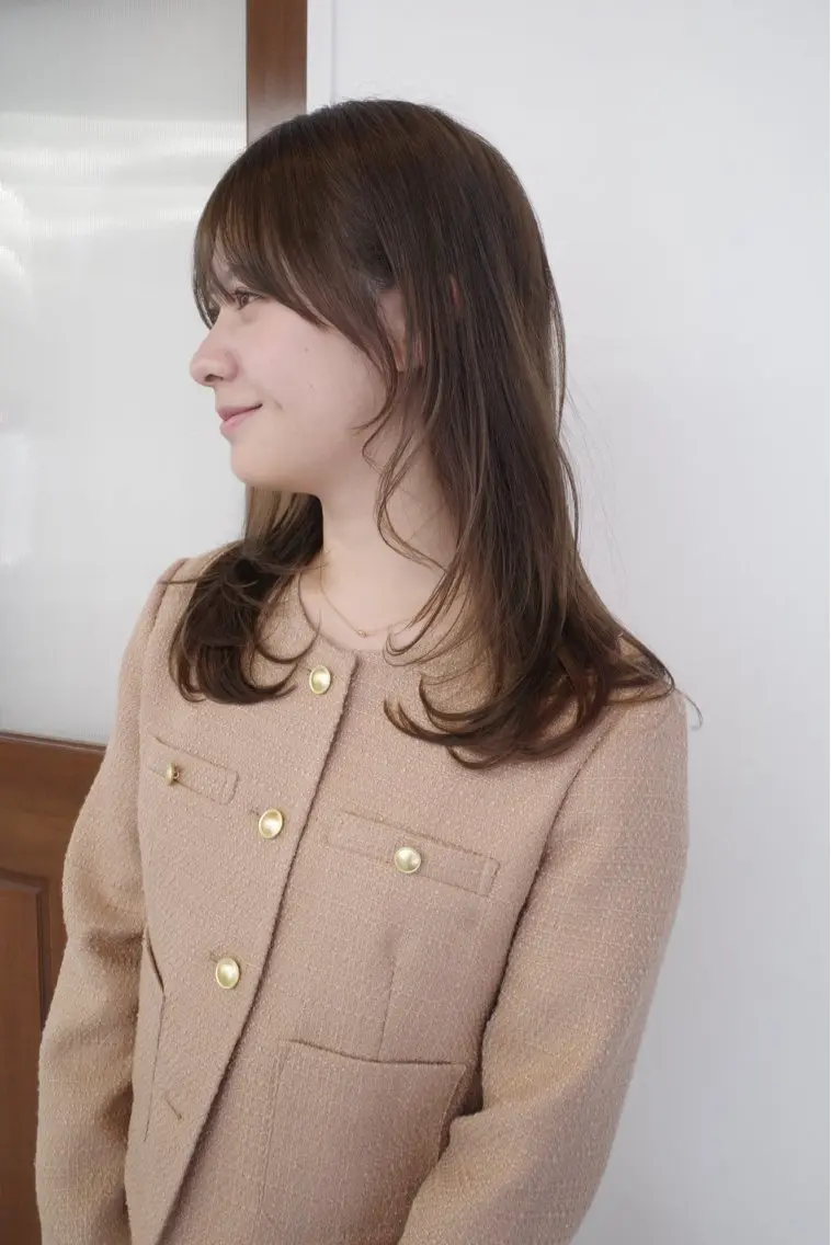 ミディアム カット ヘアカラー 葉 /レイヤーカットのヘアスタイル