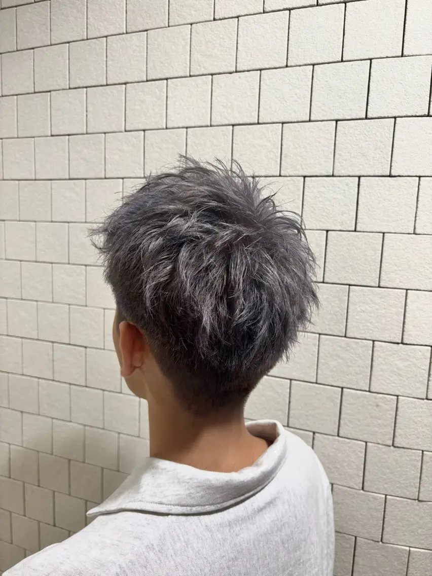 カラー メンズ シルバー 倉木 優羽のヘアスタイル