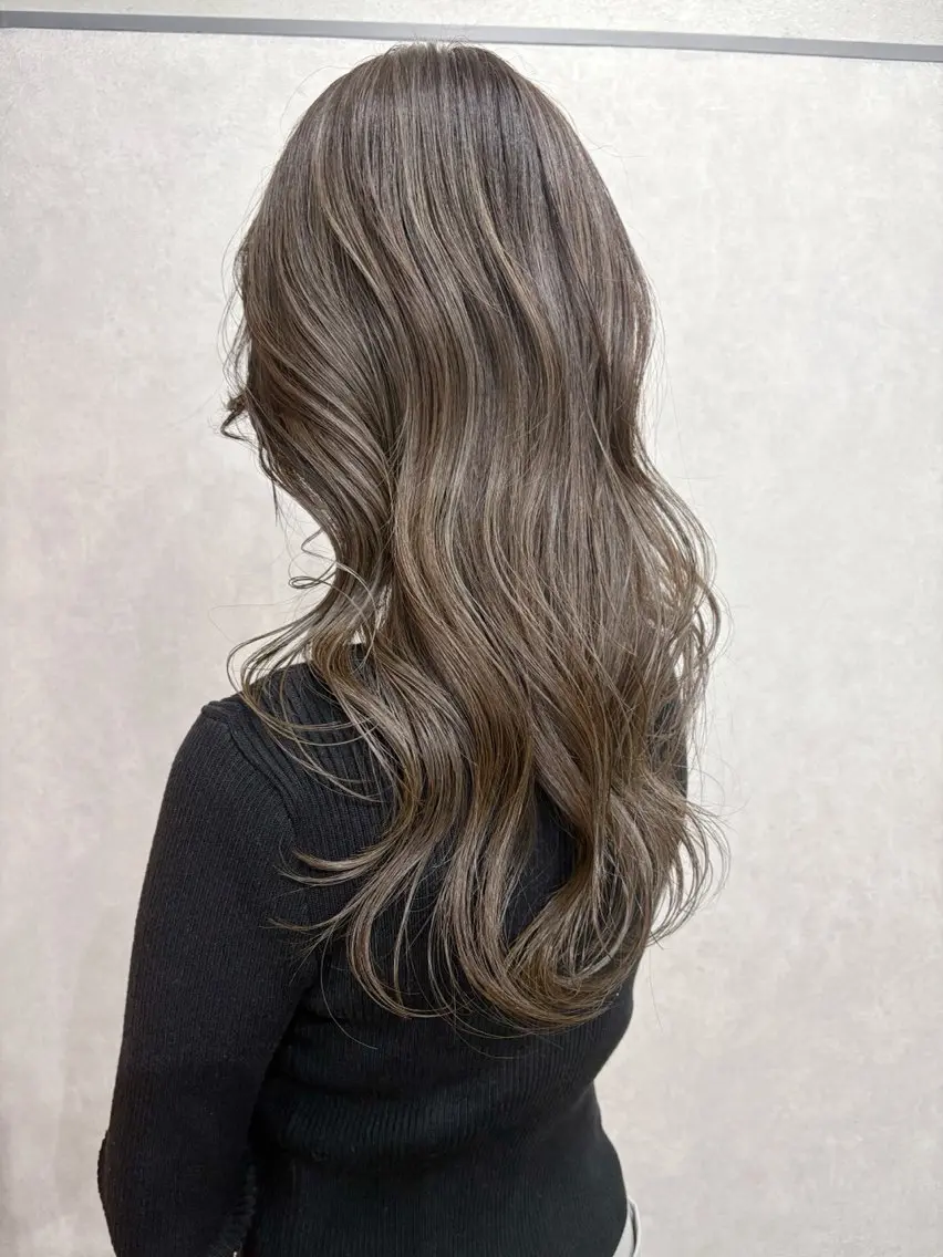 セミロング カラー グレージュ ハイライトカラー ハイライト カット ヘアカラー トリートメント AiM 大名　似合わせカットのヘアスタイル
