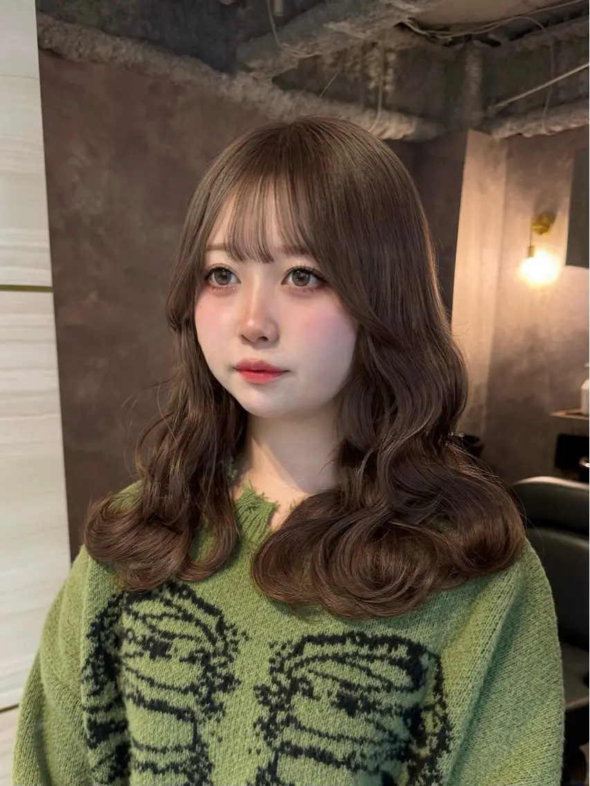 ミディアム カラー ヘアアレンジ ヘアカラー トリートメント 🌱巴結生🌿グレー ジュ☁️ミルクティーのヘアスタイル