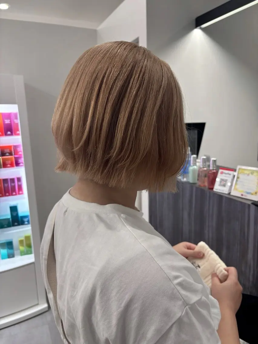 ミディアム ボブ くびれヘア カット ヘアカラー トリートメント 新村 華奈絵のヘアスタイル