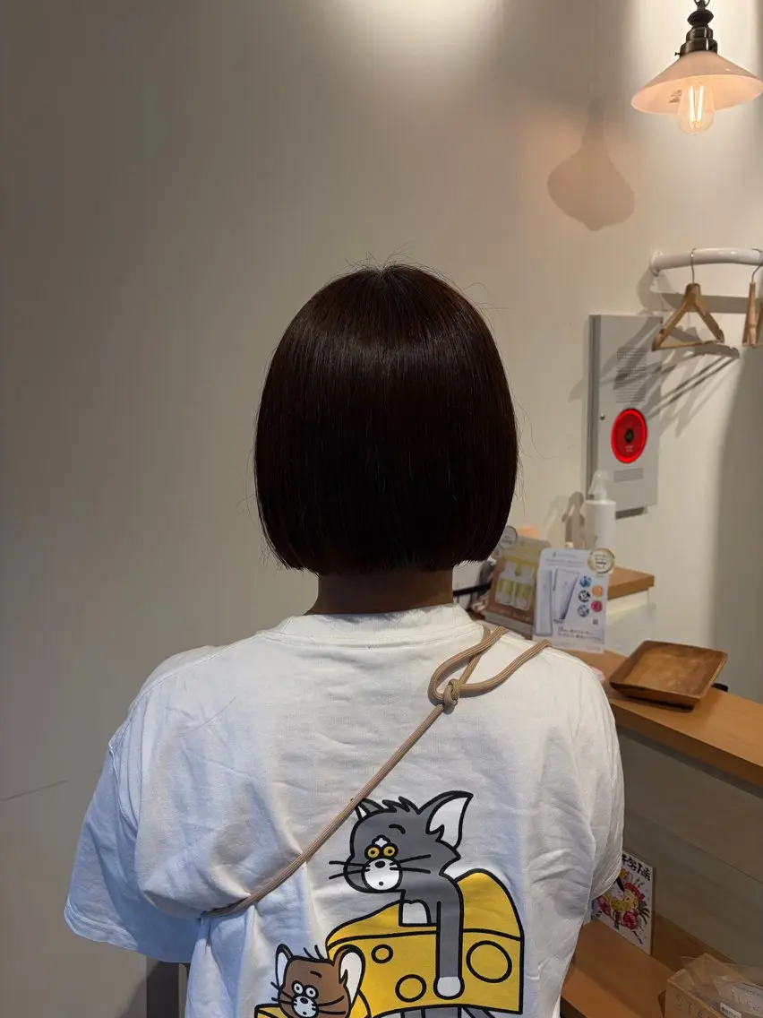 ショート カラー カット ヘアカラー トリートメント 荒井 茉凜のヘアスタイル