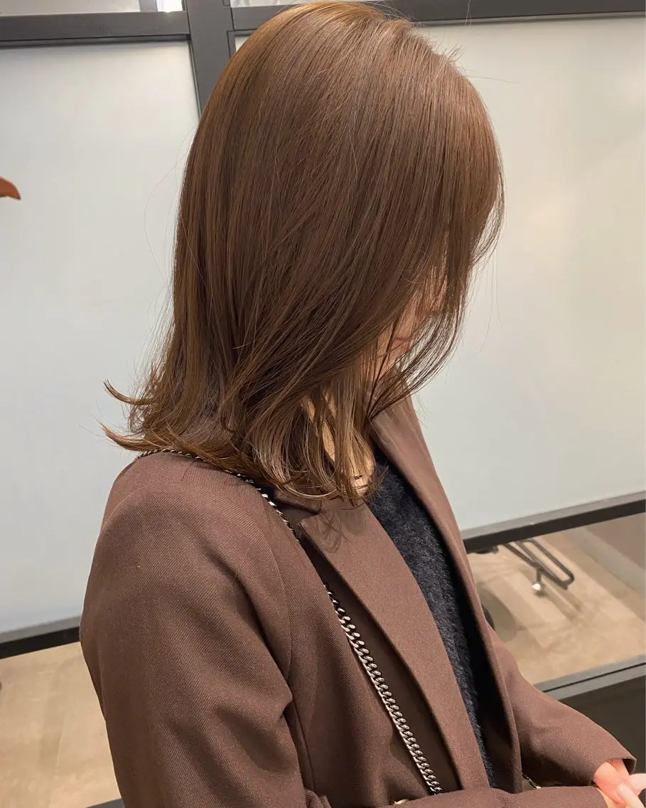 ミディアム カット rina 🩶透明感カラーのヘアスタイル