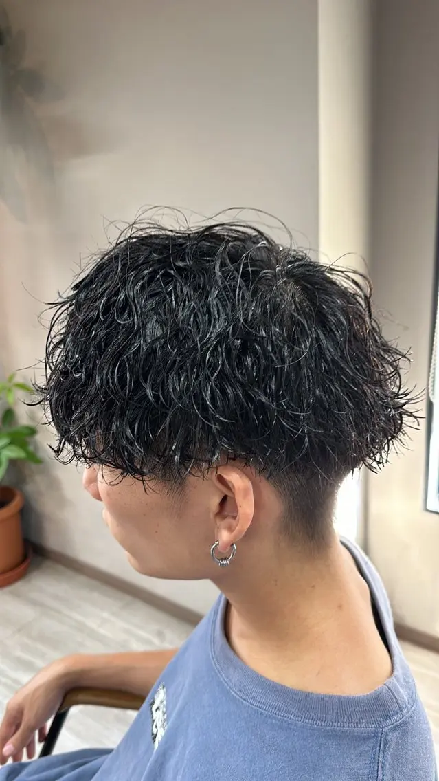 パーマ メンズ メンズパーマ 波巻きパーマ arika オケシ　リョウダイのヘアスタイル