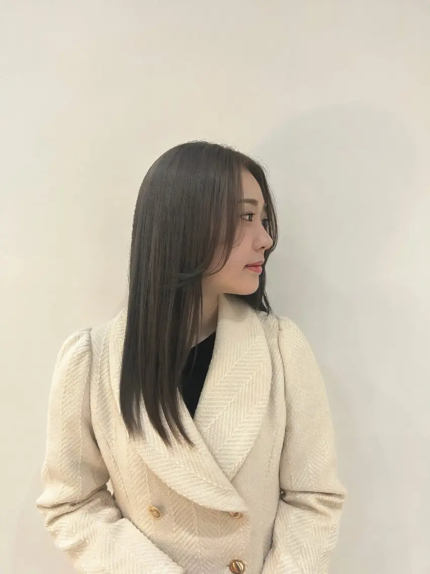 セミロング 透明感💗 ベージュ系 松田彩音のヘアスタイル