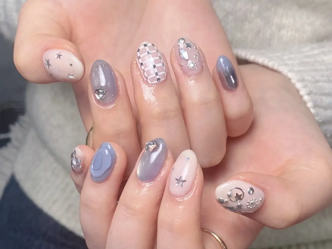 ネイル チークネイル フレンチネイル ジェルネイル ガーリー キラキラネイル ハンドネイル UM Nail Salonのネイルデザイン