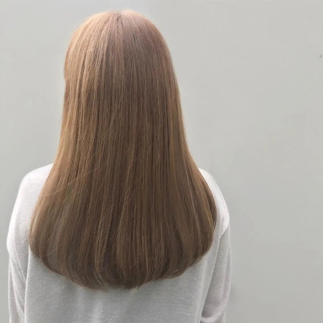 ロング カラー ベージュカラー ブリーチ イルミナカラー ミルクティーベージュ ブリーチなしカラー kohana 🎀韓国ヘア🎀🤍のヘアスタイル