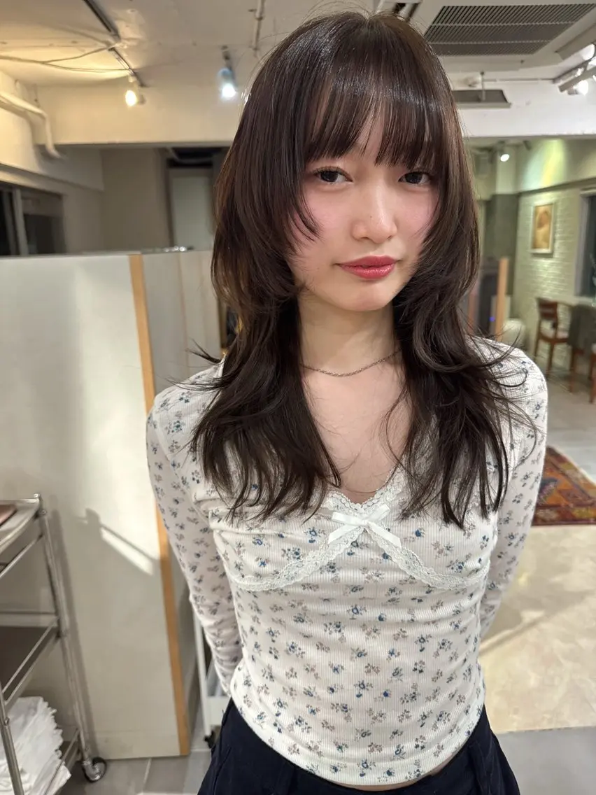 セミロング カラー カシス ハッシュカット 縮毛矯正特化型美容師 名古屋LORENハダのヘアスタイル