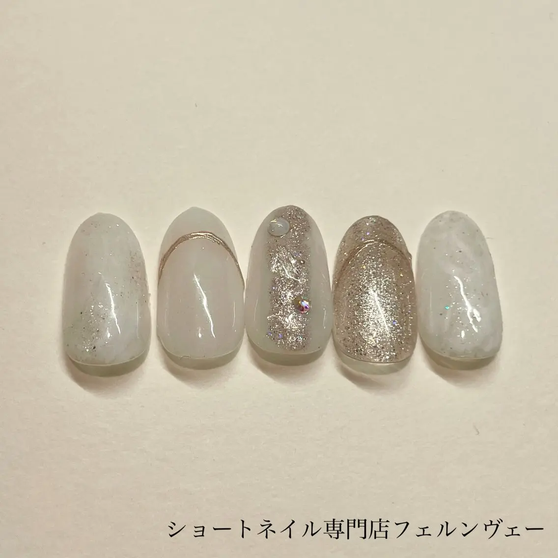 ネイル ニュアンスネイル ホワイト ハンドネイル ショートネイル専門店 フェルンヴェー代々木のネイルデザイン