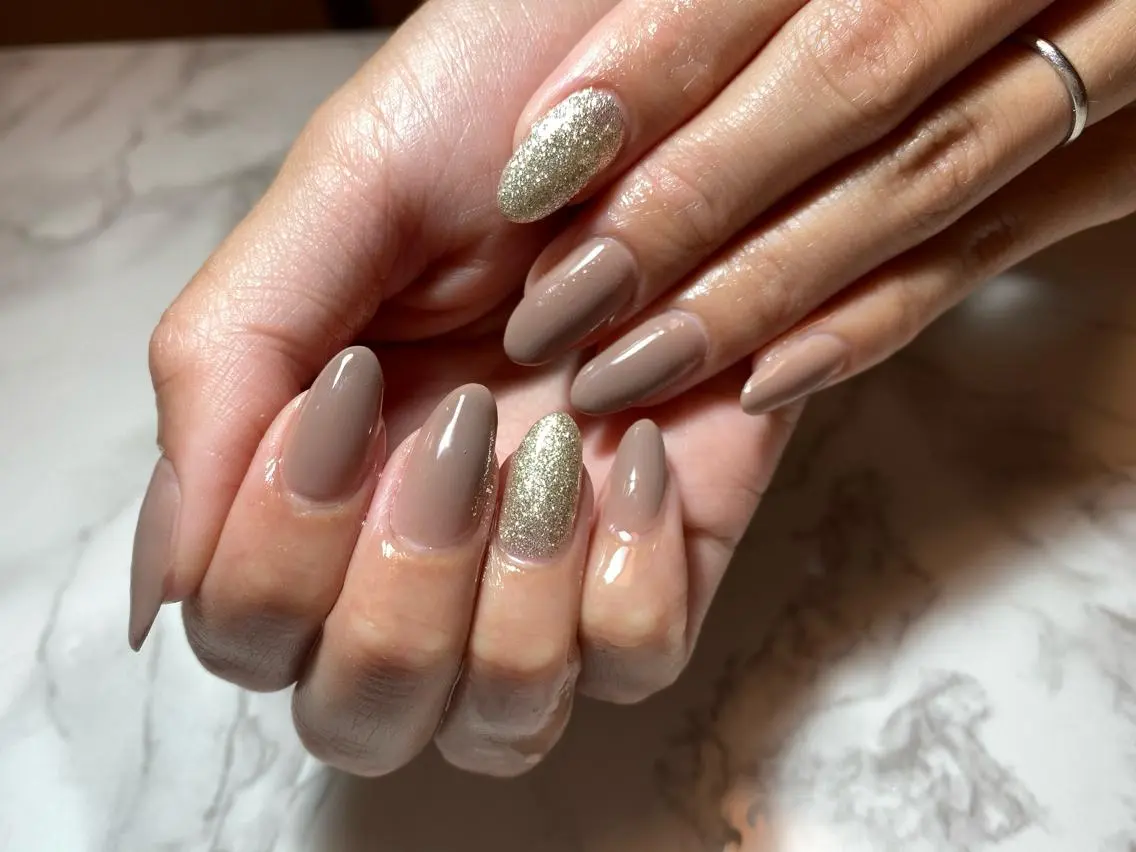 ネイル ブラウン ラメ(グリッター) シンプルネイル ハンドネイル Era nailのネイルデザイン