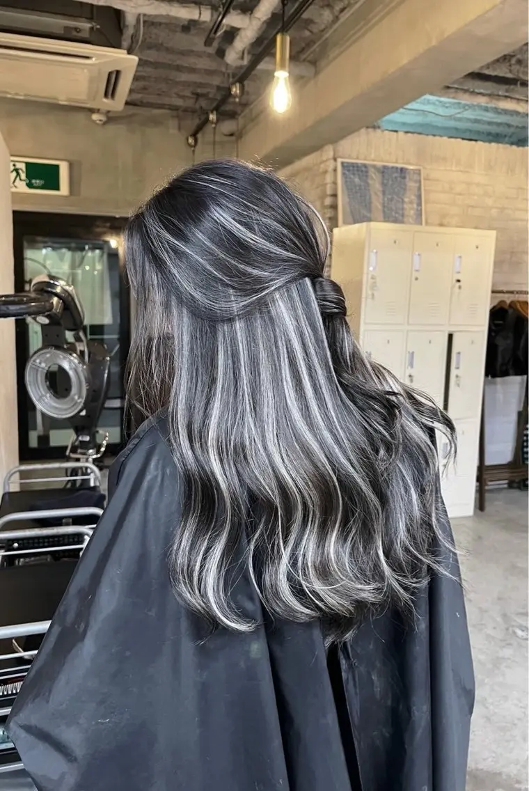 ロング カラー ヘアアレンジ ダークグレー ダークグレージュ グレージュ ハイライトカラー ハイライト ヘアカラー トリートメント 指名数No.1 /NAOYAのヘアスタイル