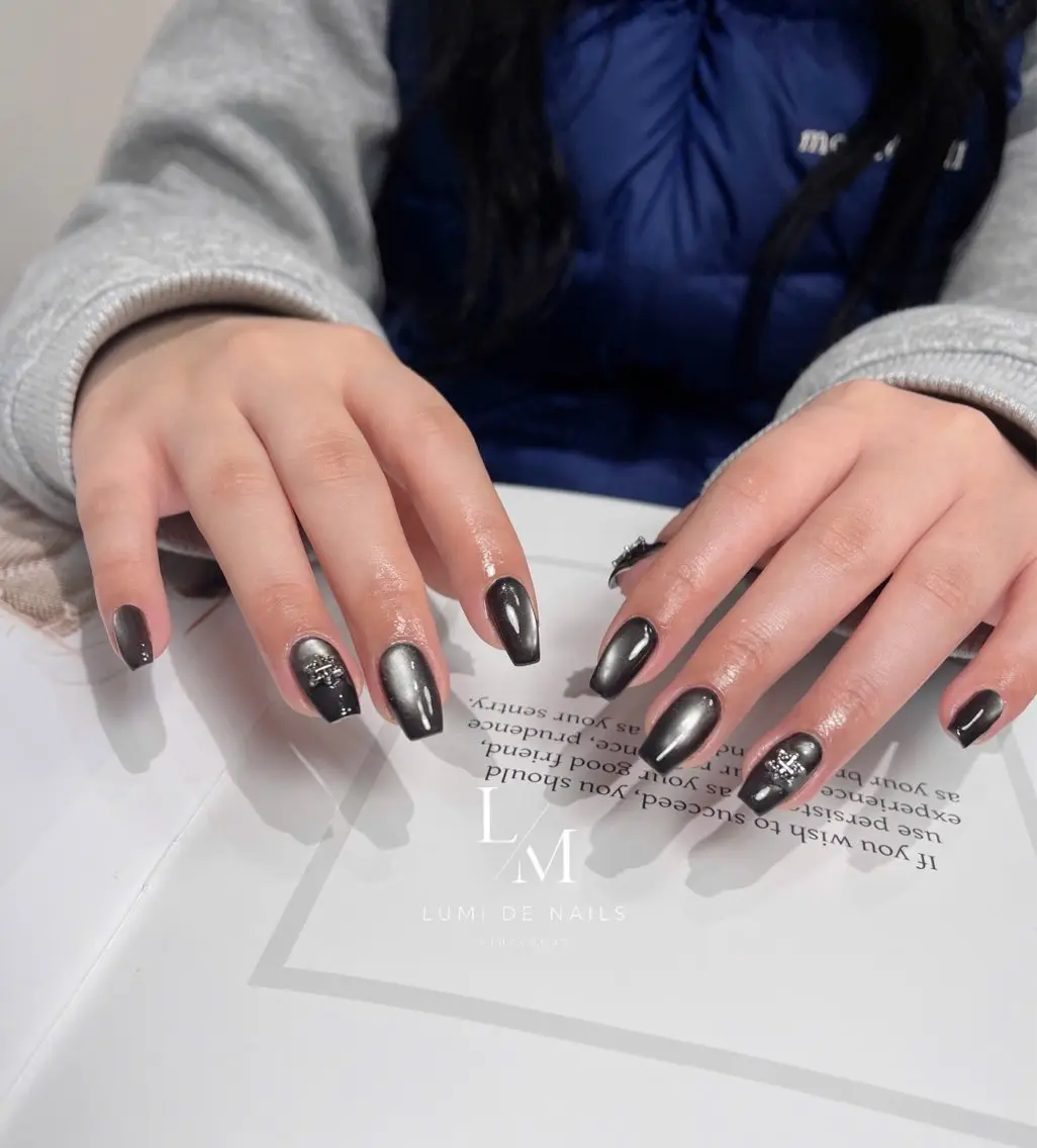 ネイル グラデーション ラメ(グリッター) マグネットネイル ミラーネイル ニュアンスネイル ハンドネイル Lumi de nailsのネイルデザイン