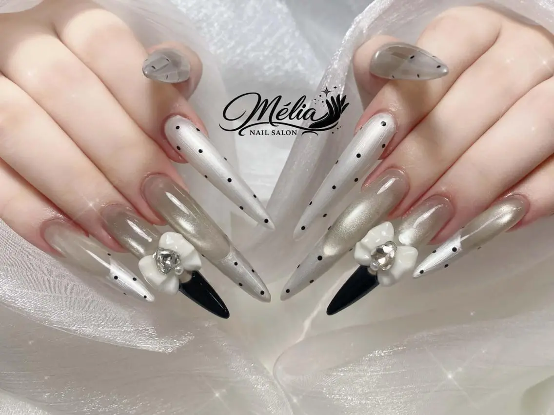 ネイル アートネイル ドット フラワーネイル 韓国ネイル ロングネイル Melia Nail Nambaのネイルデザイン