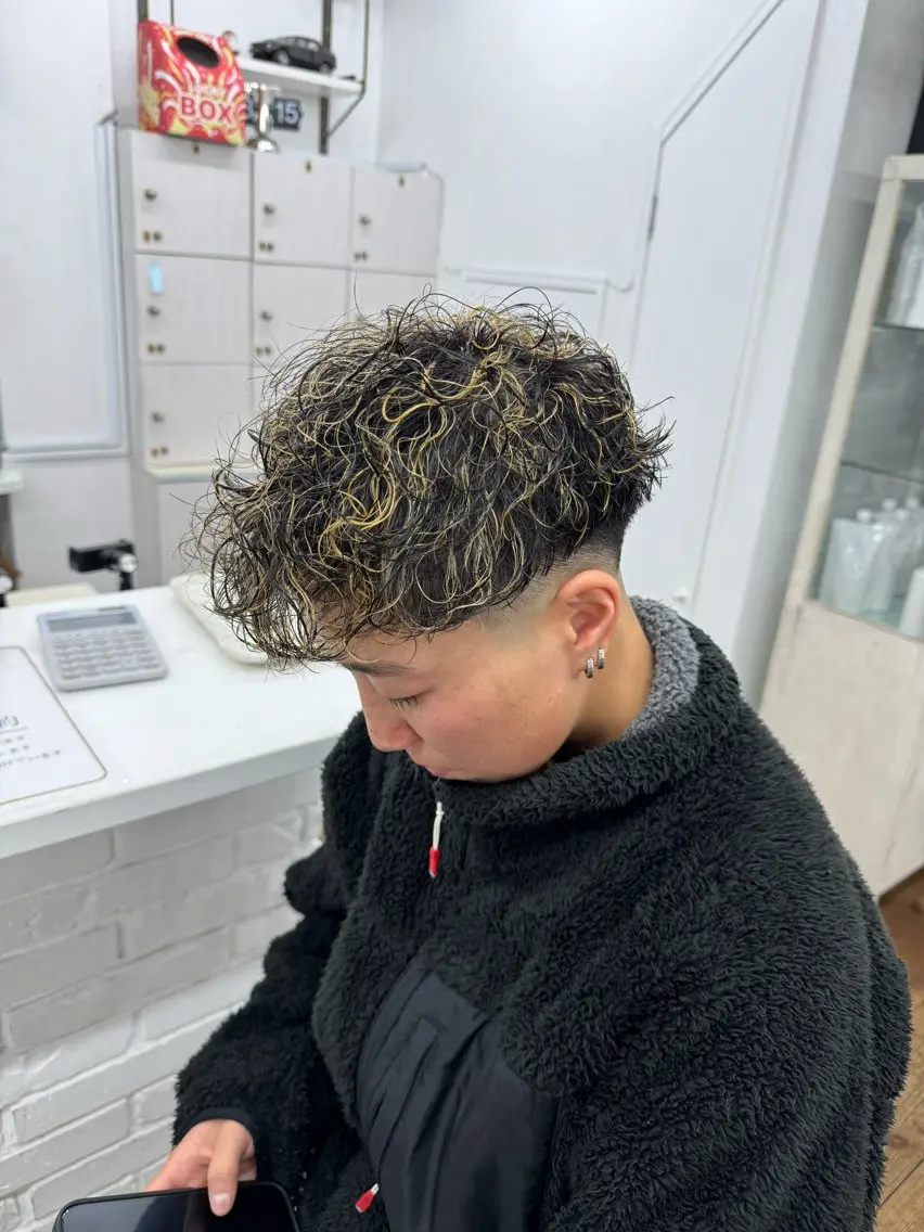 ショート カラー パーマ メンズ スペインカール カット ヘアカラー パーマ メンズ特化サロン ユウヘイのヘアスタイル