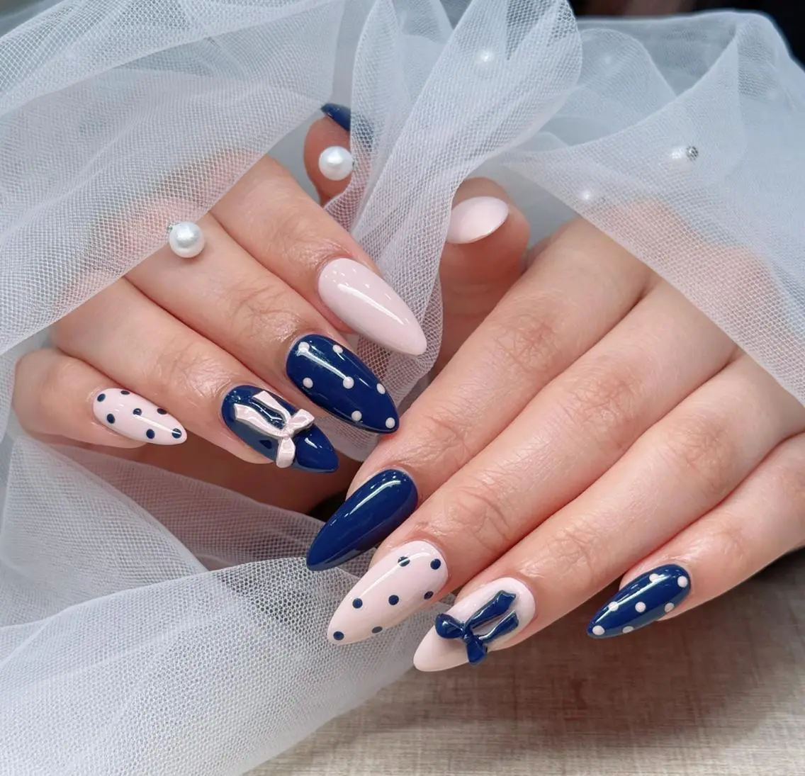 ネイル オーロラネイル ブルー チークネイル フットネイル フレンチネイル NAILS168 池袋西口駅前店のネイルデザイン