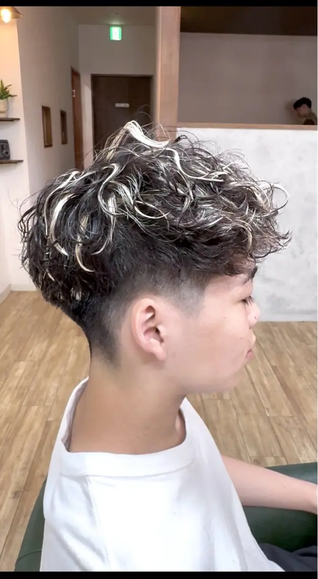 ショート カラー パーマ ハイライトカラー ハイライト 村上 勝大のヘアスタイル