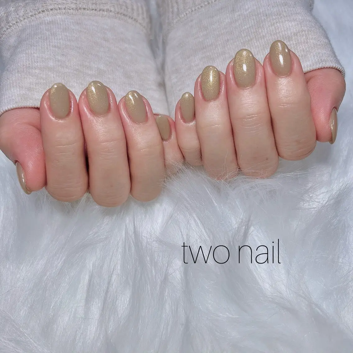 ネイル キラキラネイル マグネットネイル ネイルチップ ホワイト ハンドネイル two nailのネイルデザイン
