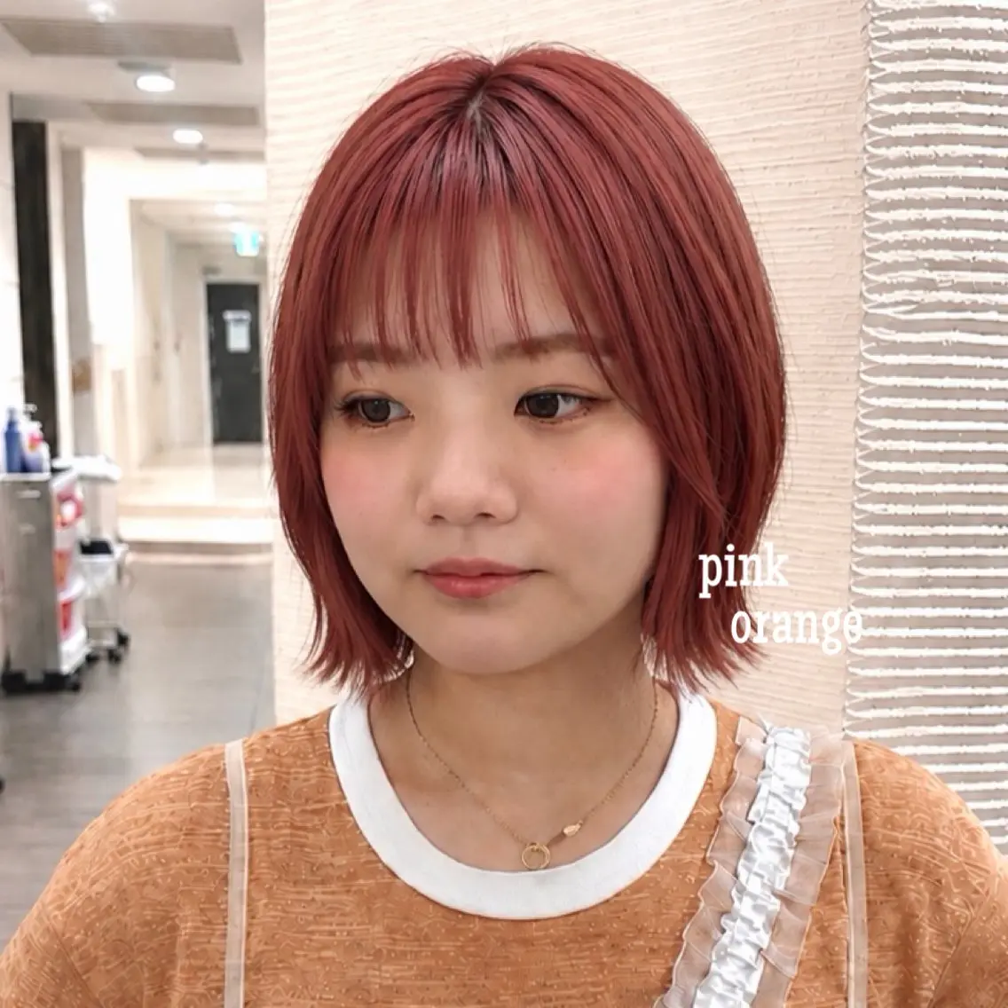 ミディアム カラー 切りっぱなしボブ ボブレイヤー ブリーチ ダブルカラー ブリーチなしカラー ヘアカラー トリートメント 暖色カラー/パラッと Bob/モエのヘアスタイル