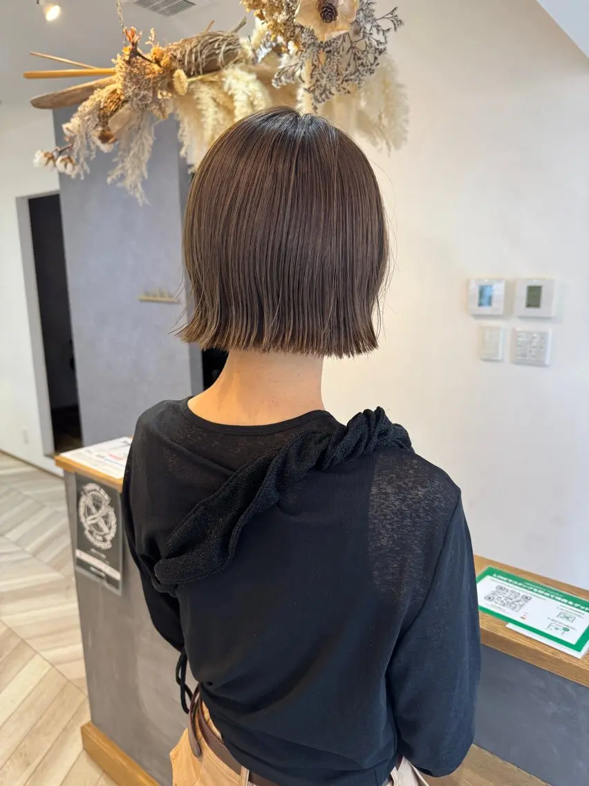ワンカラー ショート(肩につかない長さ)の写真