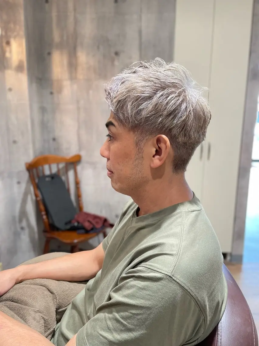カラー メンズ メンズブリーチ ブリーチ ダブルカラー グレージュ カット ヘアカラー 片山 雄のヘアスタイル