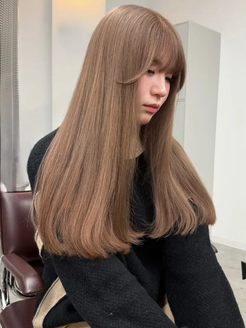 ロング カラー ベージュカラー ミルクティーベージュ カット ヘアカラー キダアヤカ/ 梅田/ベージュカラーのヘアスタイル