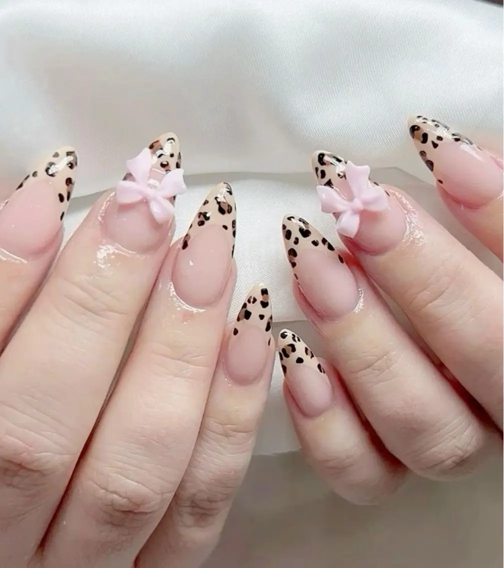 ネイル オーロラネイル チークネイル 長さ出し フットネイル フレンチネイル ハンドネイル Lee Nailsのネイルデザイン