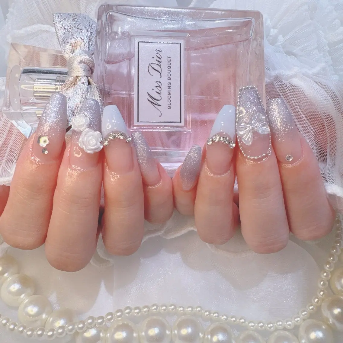 ネイル アートネイル 長さ出し フレンチネイル ガーリー 水色 ハンドネイル Anela🪞アネラ 久屋大通🫧EMIのネイルデザイン