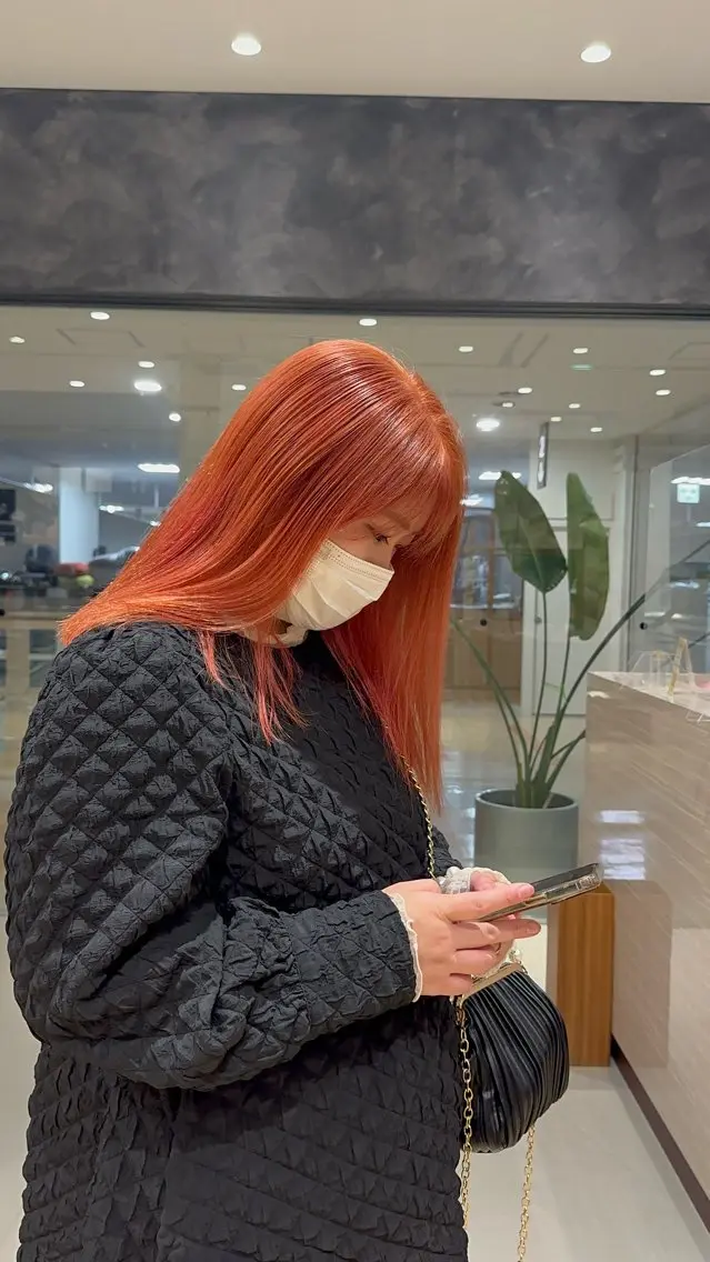 ミディアム カラー オレンジ NAKAHARA TSUKUSHIのヘアスタイル