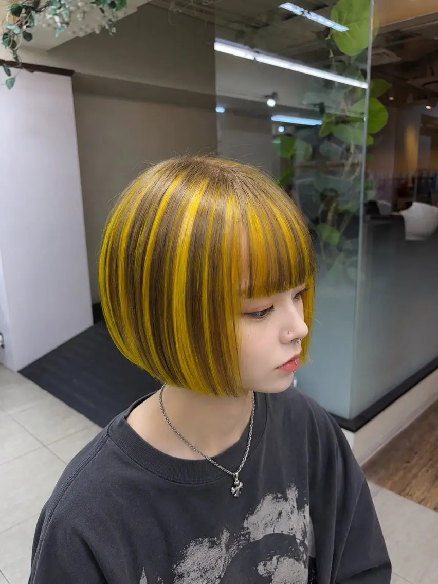 ショート uiki シールエクステのヘアスタイル