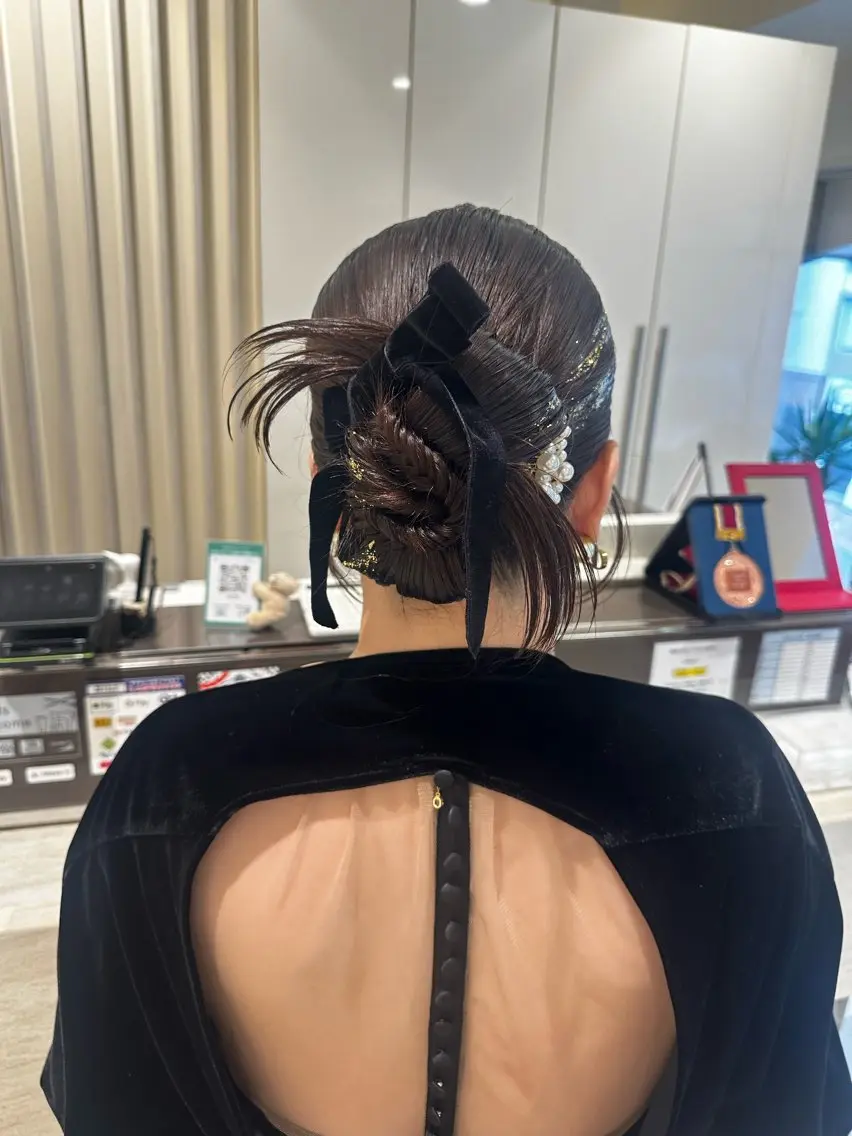 ミディアム カラー ヘアアレンジ タイトボブ個性派カラ ーAKANEのヘアスタイル