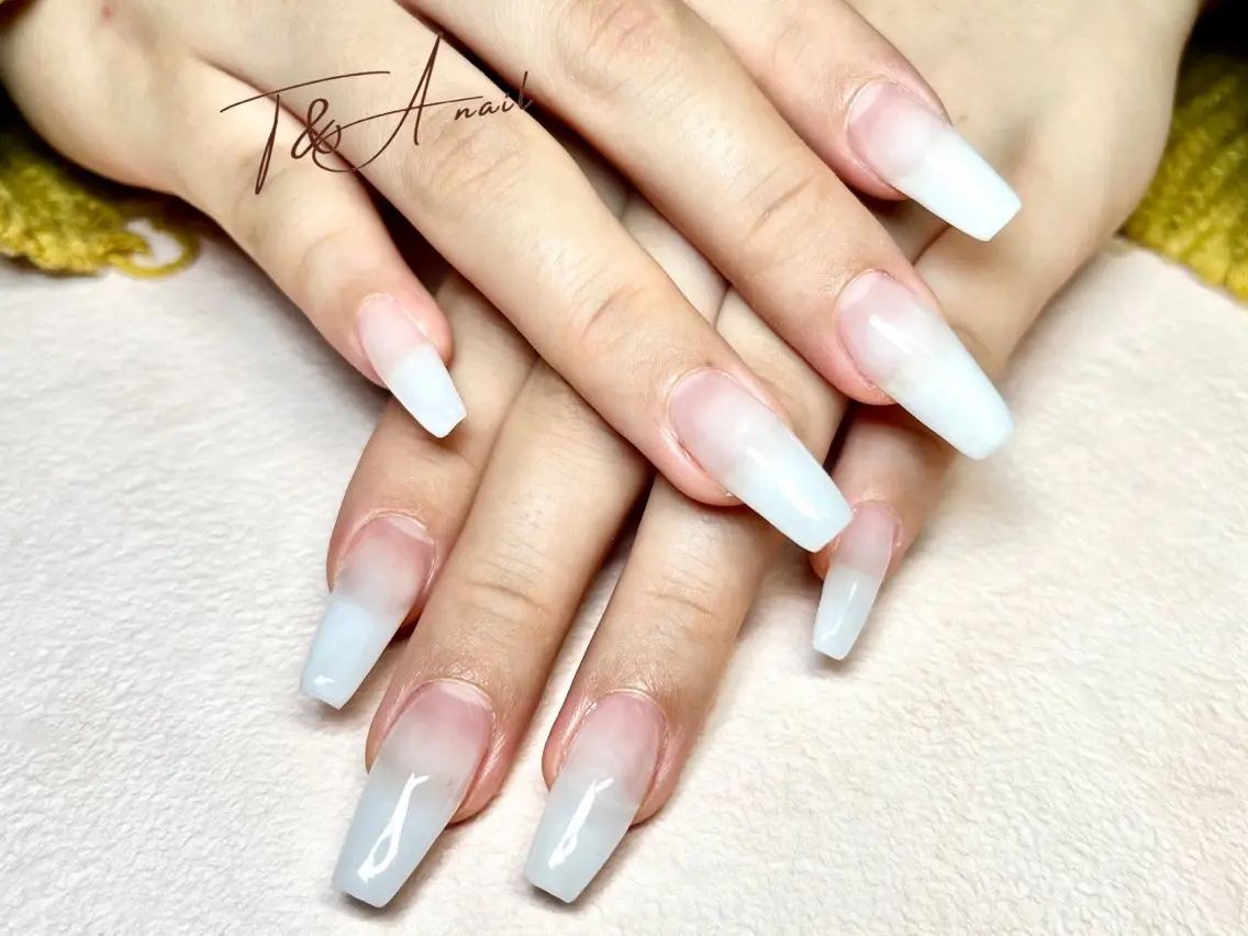 ネイル 長さ出し ジェルネイル グラデーション スカルプネイル ホワイト T&A nailのネイルデザイン