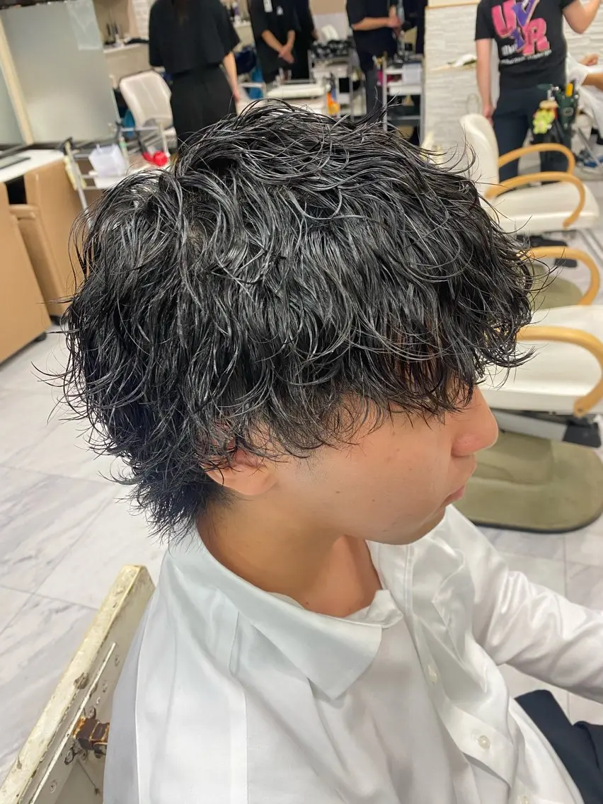 パーマ メンズ メンズパーマ メンズツイストパーマ 波巻きパーマ スパイラルパーマ ツイストパーマ カット パーマ トリートメント 🌴パーマオタク🌴 長谷川 諒佑🌈のヘアスタイル
