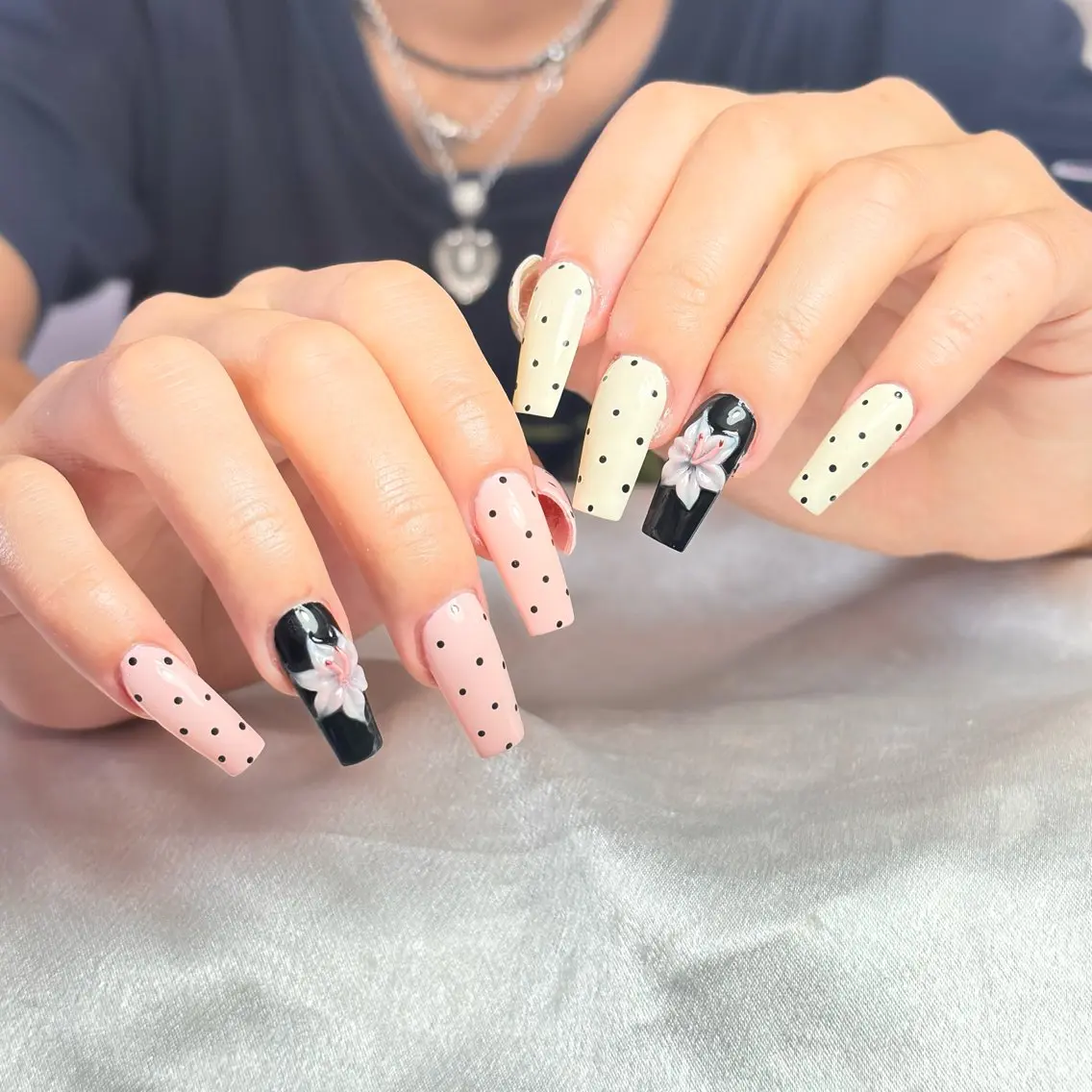 ネイル 桜ネイル 長さ出し フレンチネイル 韓国ネイル マグネットネイル ハンドネイル Kiwami nailsalonのネイルデザイン