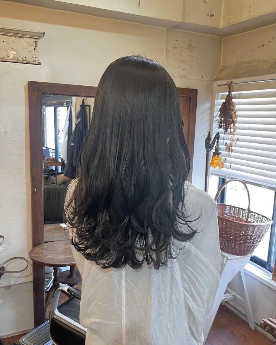 ロング カラー ヘアカラー トリートメント 暗髪とオリーブ🌿 渡辺拓人のヘアスタイル