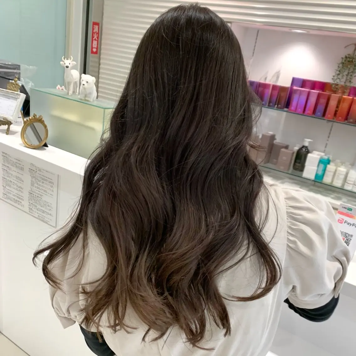ロング カラー ブリーチ ダブルカラー グレージュ 金澤 夏海のヘアスタイル
