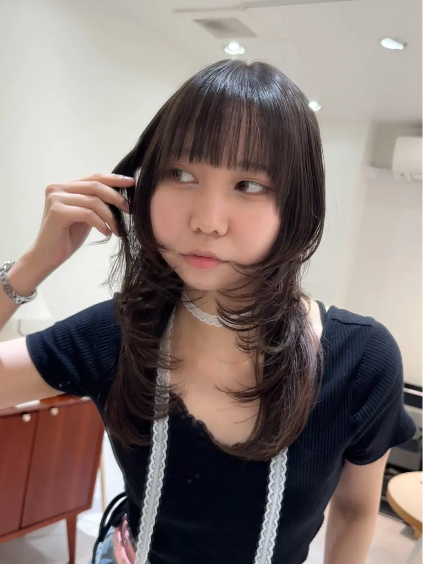 ロング カラー ヘアアレンジ ブリーチ ダブルカラー イヤリングカラー イルミナカラー ブリーチなしカラー カット トリートメント 立川レイヤー 透明感カラーaoiのヘアスタイル