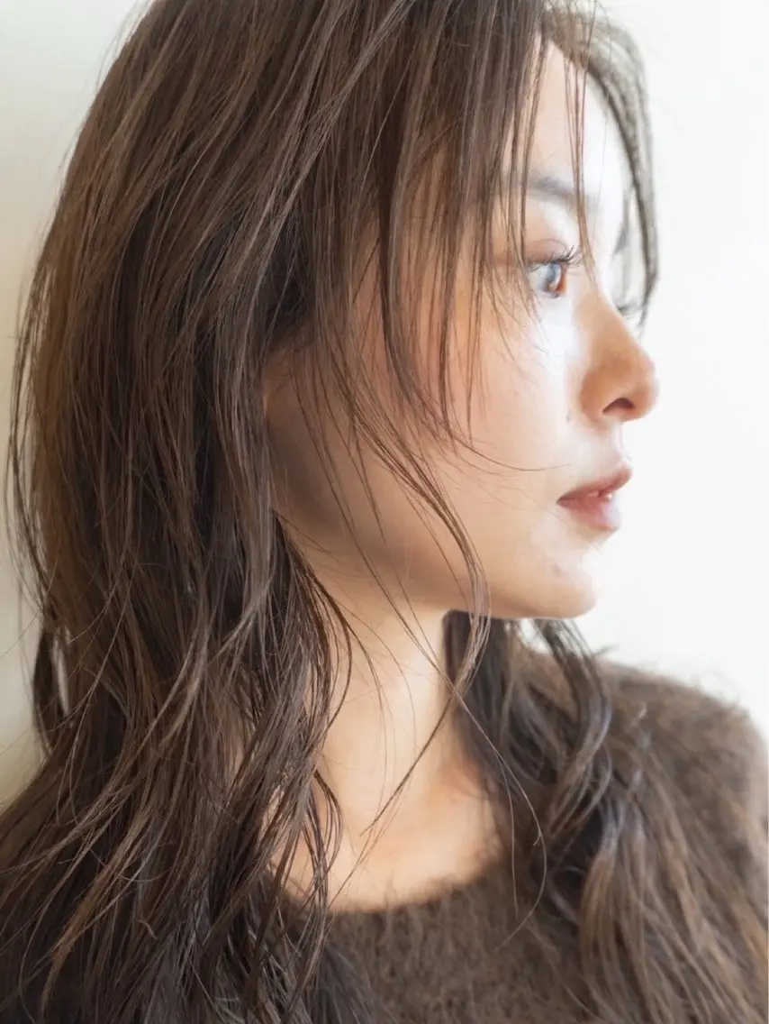 セミロング カラー 胡子 凜のヘアスタイル