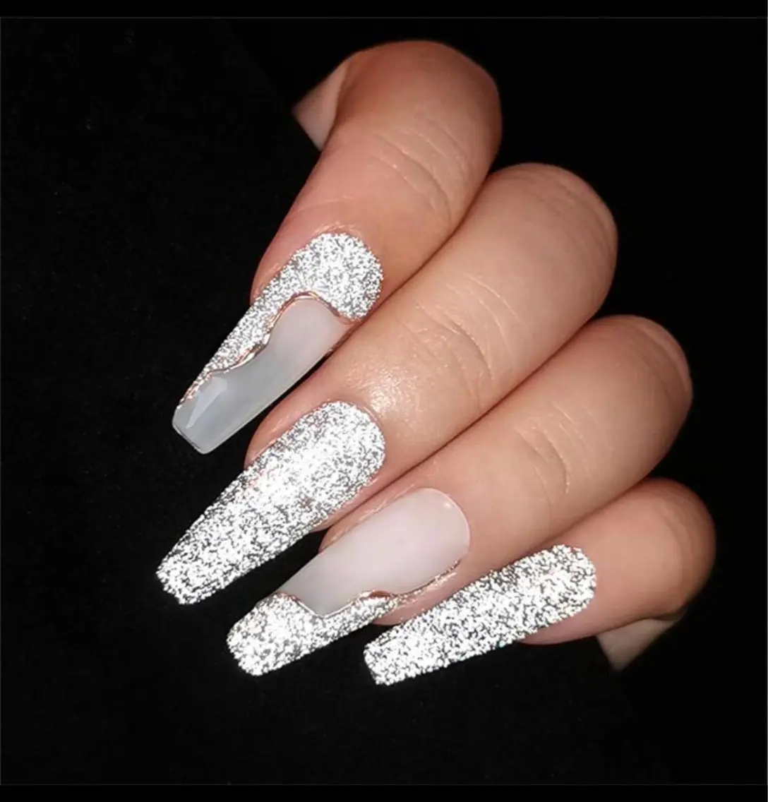 ネイル キラキラネイル ハンドネイル フットネイル EMILY NAILのネイルデザイン