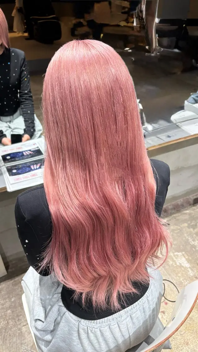 ロング カラー ブリーチ ピンクカラー ヘアカラー 安藤 まりのヘアスタイル
