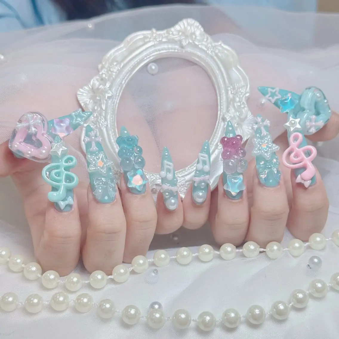 ネイル アートネイル オーロラネイル フレンチネイル ジェルネイル グラデーション ハンドネイル Luci Nail Shinokuboのネイルデザイン
