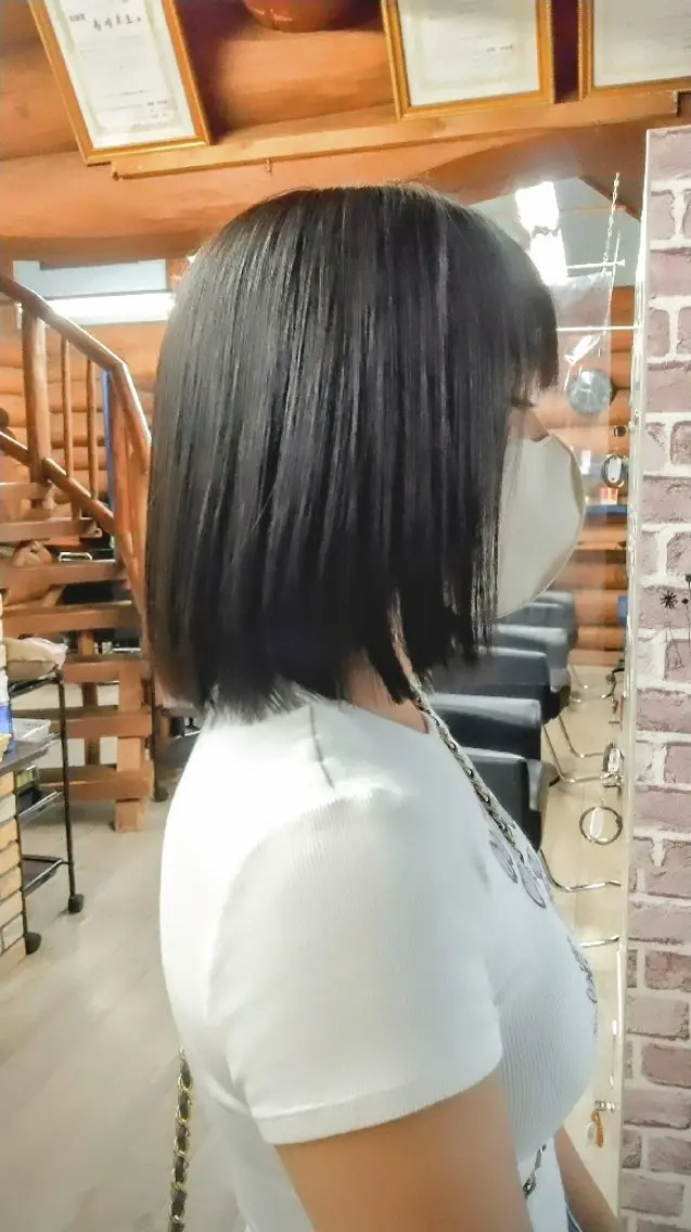 ミディアム 切りっぱなしボブ ボブ 岡本 小百合のヘアスタイル