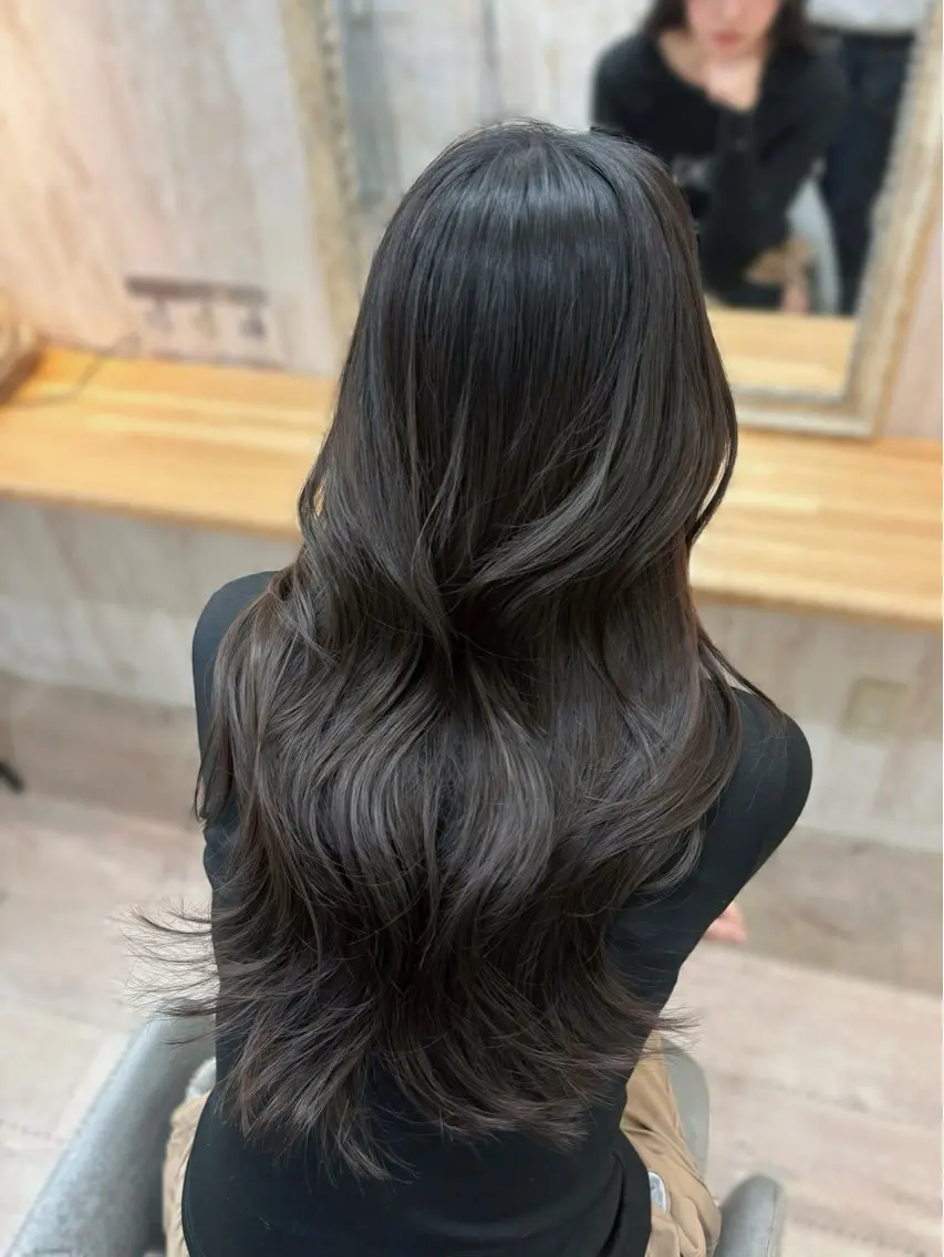 ロング カラー ブラウンカラー 透明感カラー ダークブラウン 顔周りカット レイヤーカット ヘアカラー &.越冨 レイヤー/ 顔周り特化/髪質改善のヘアスタイル