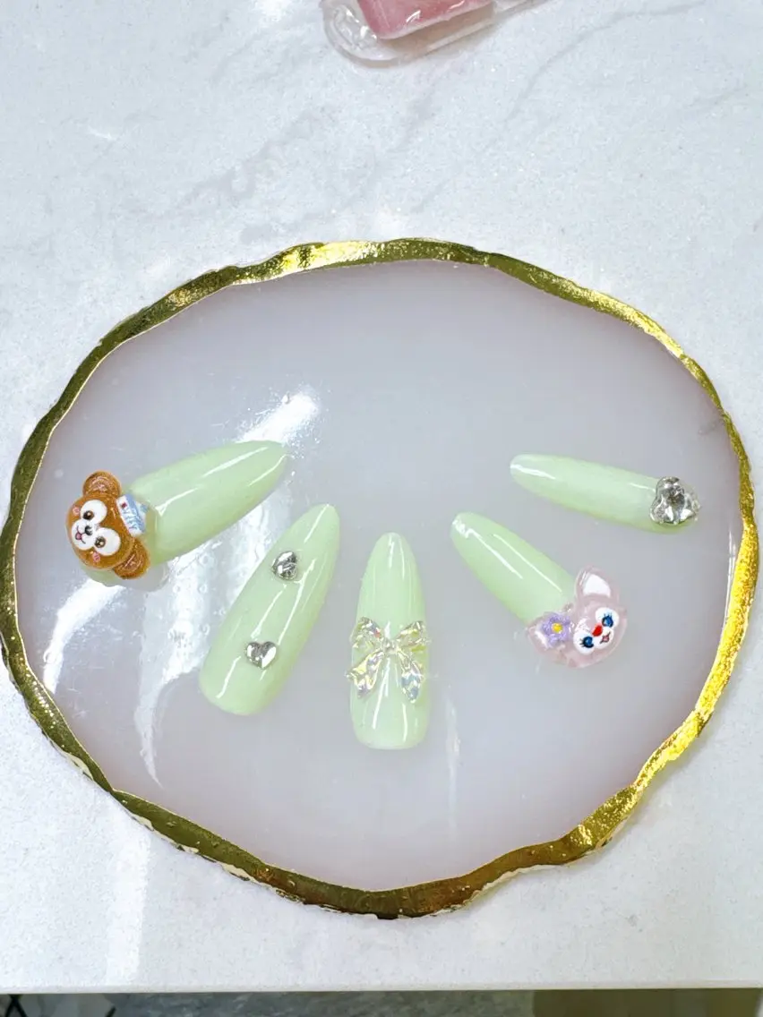 ネイル フレンチネイル ジェルネイル ガラスフレンチ グラデーション マグネットネイル Queeens nailのネイルデザイン