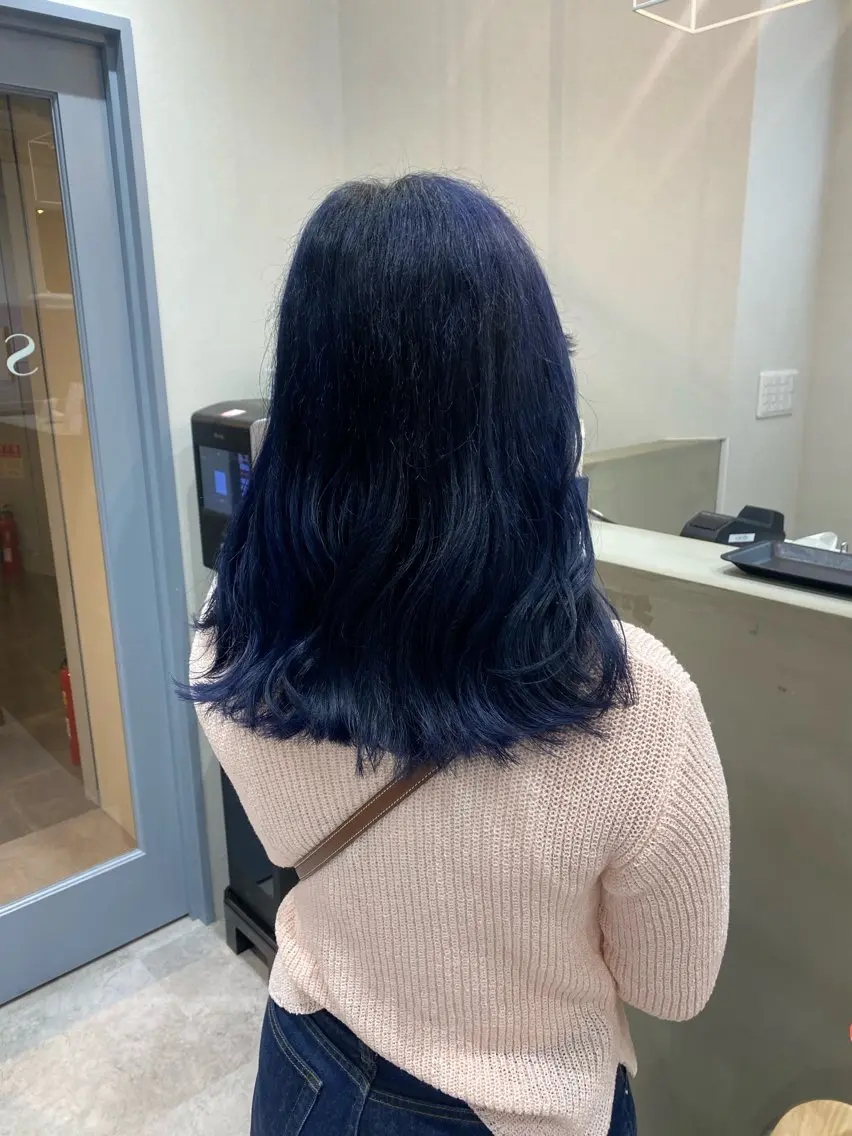 ミディアム カラー ヘアアレンジ 黒髪 ブリーチ ブルーカラー ブルーブラック ヘアカラー ボブ /ニュアンス/ satomi🧸💖のヘアスタイル