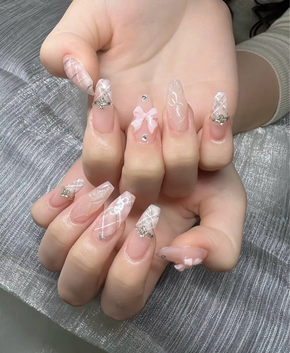 ネイル オーロラネイル チークネイル 長さ出し フットネイル フレンチネイル ハンドネイル Lee Nailsのネイルデザイン