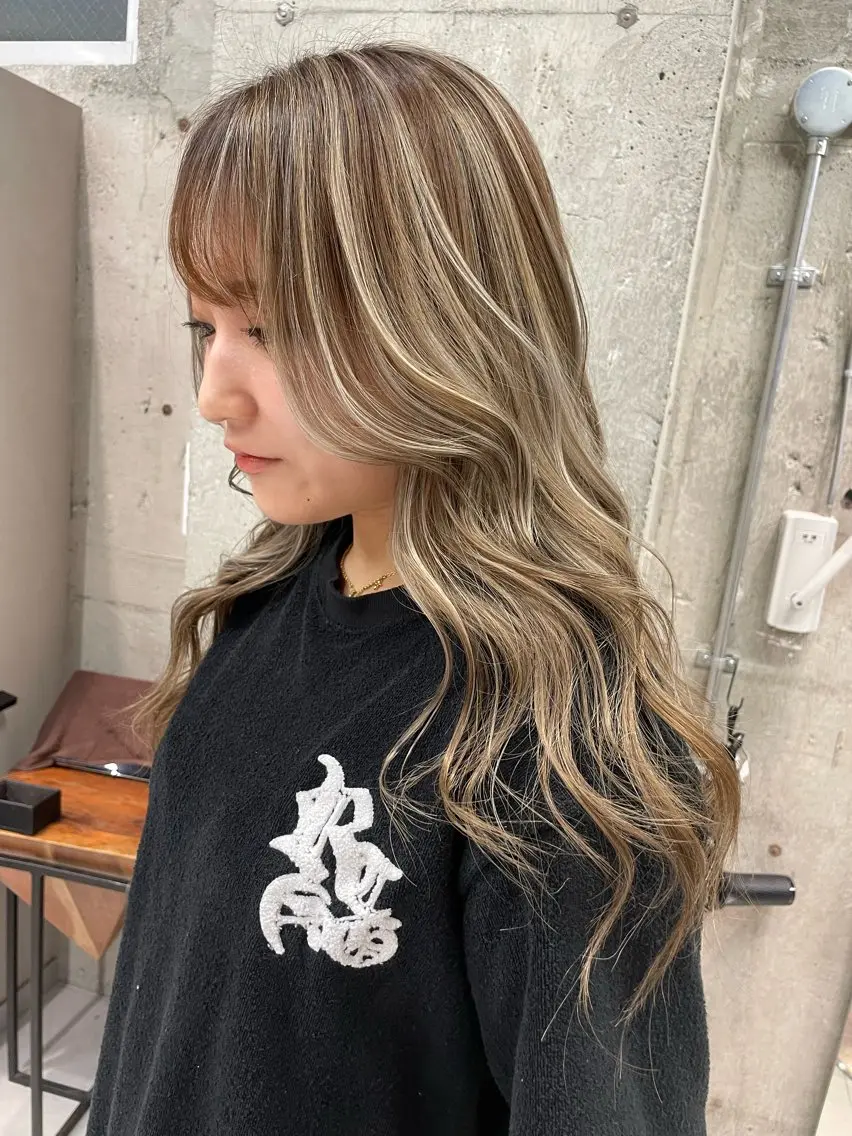 ロング ハイライト 🫧ハイライトカラー 🫧 𝓜𝓘𝓤のヘアスタイル