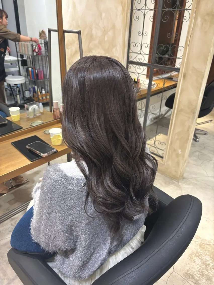 ロング カラー ブリーチ グレージュ カット ヘアカラー トリートメント ツヤカラー🫧Sae ネイルモデル募集中のヘアスタイル