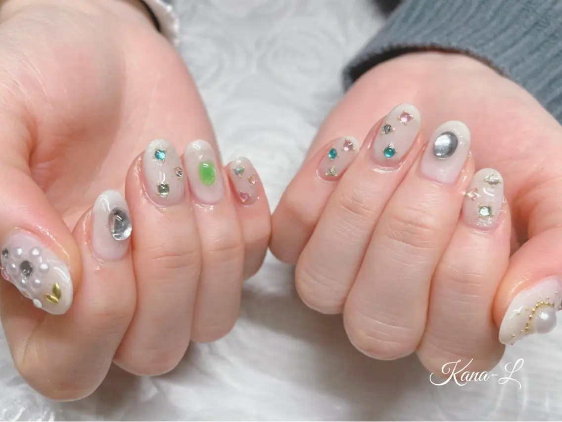 カラー ネイル 持ち込み ストーンネイル 芦辺 香奈のネイルデザイン