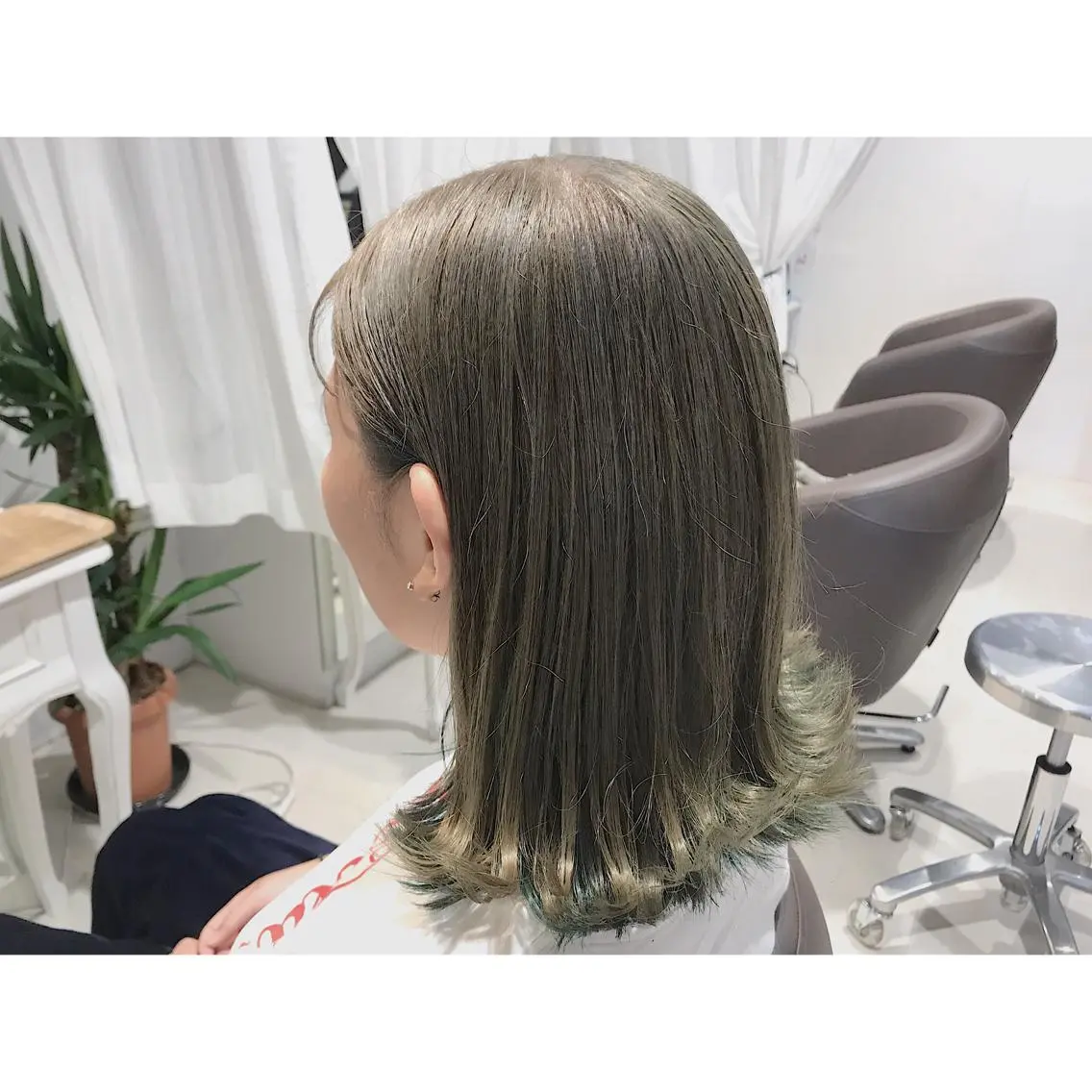 ミディアム カラー ブリーチ グレージュ なかにし まゆみのヘアスタイル